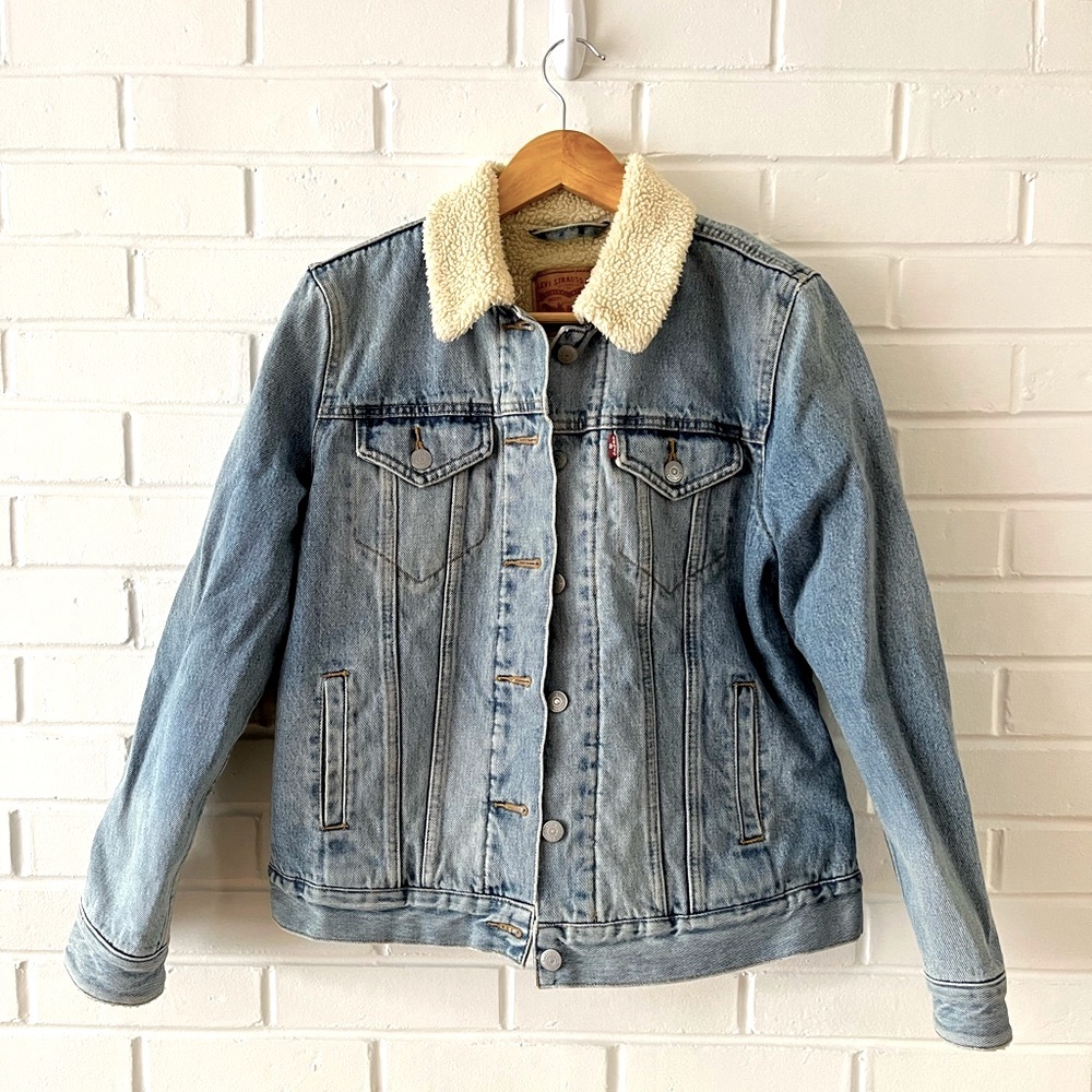 Levi’s Sherpa Denim Trucker Jacket, Women’s size Medium.